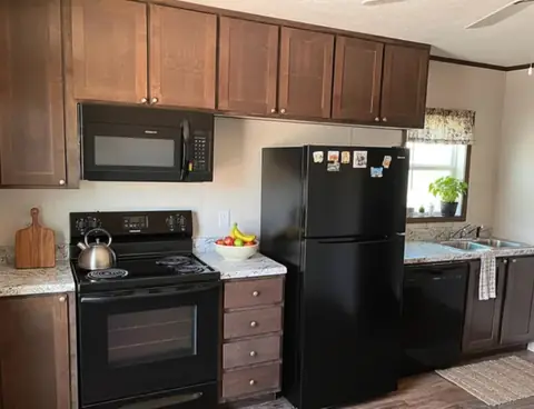 Shared kitchen of a 16×76 5-bed crew unit with shared kitchen